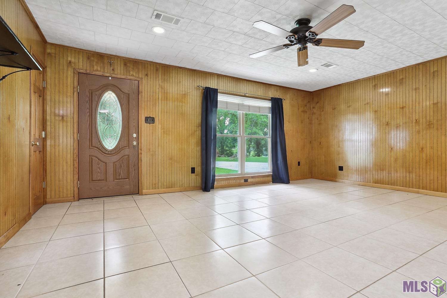 14158 Bluff Road Prairieville, LA 70769 - Photo 9 of 22 Living Room