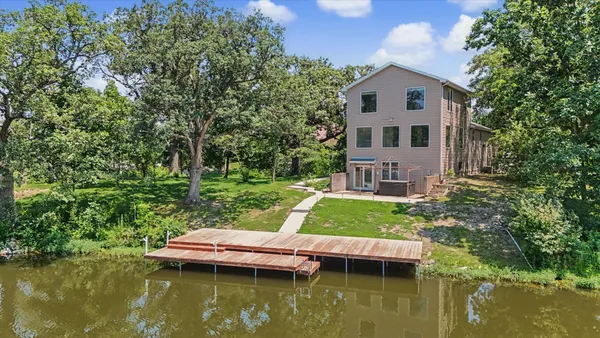 $450,000 | 162 Iroquois Trail, Loda, IL 60948
