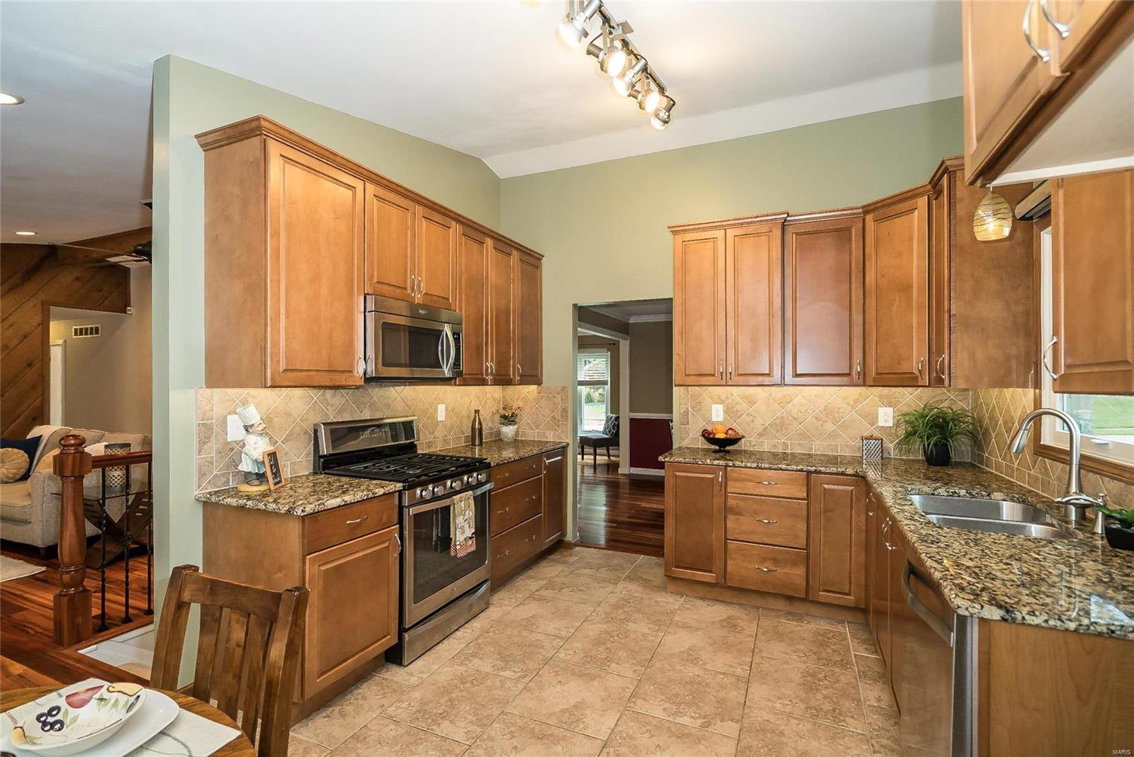 15433 Clover Ridge Drive Chesterfield, MO 63017 - Photo 13 of 37 Gallery Image 13