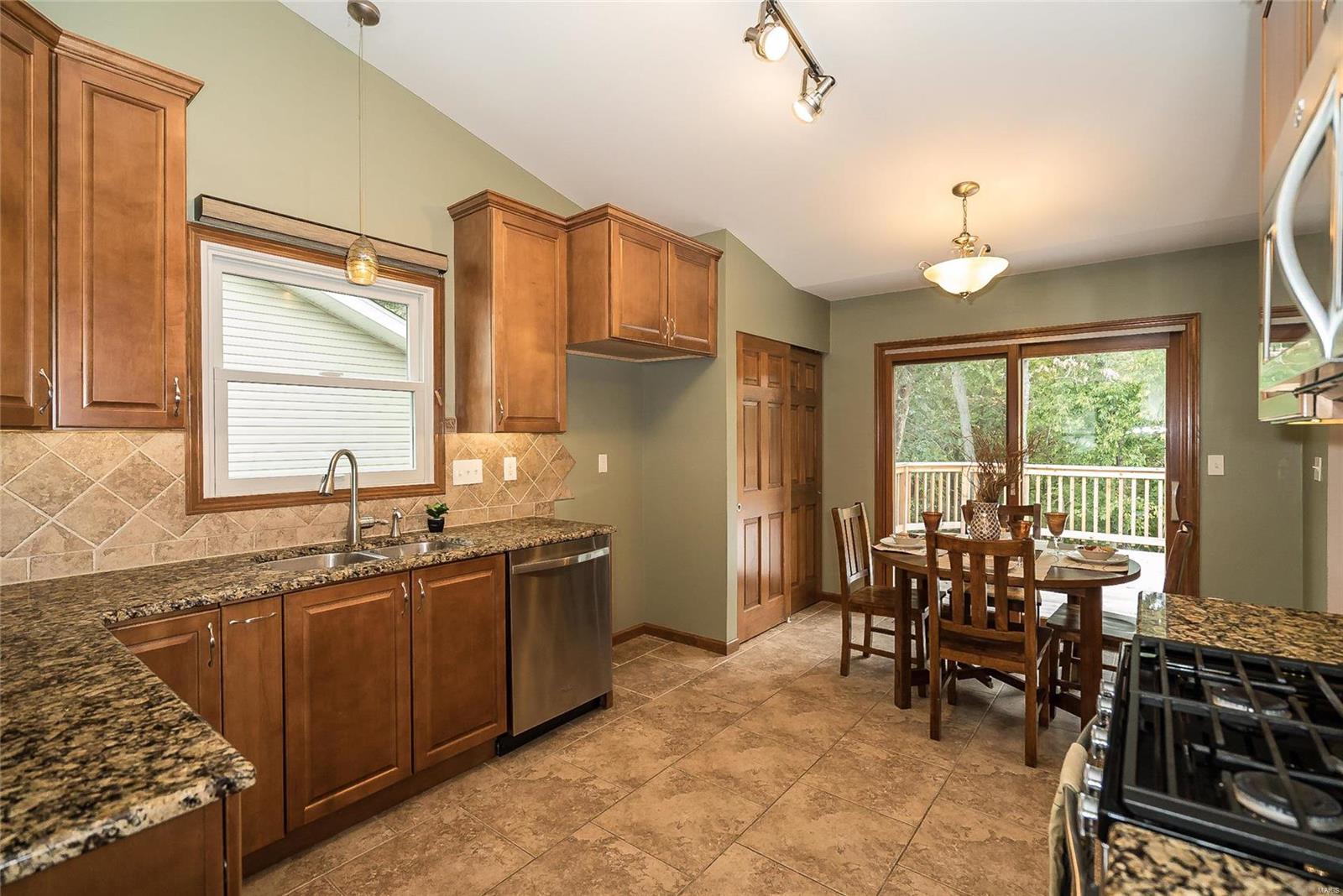 15433 Clover Ridge Drive Chesterfield, MO 63017 - Photo 14 of 37 Gallery Image 14
