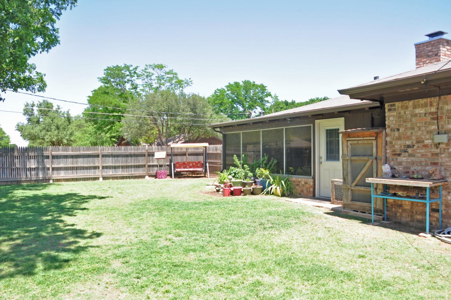 1511 Ave J Abernathy, TX 79311 - Photo 23 of 24 a house view with a garden space