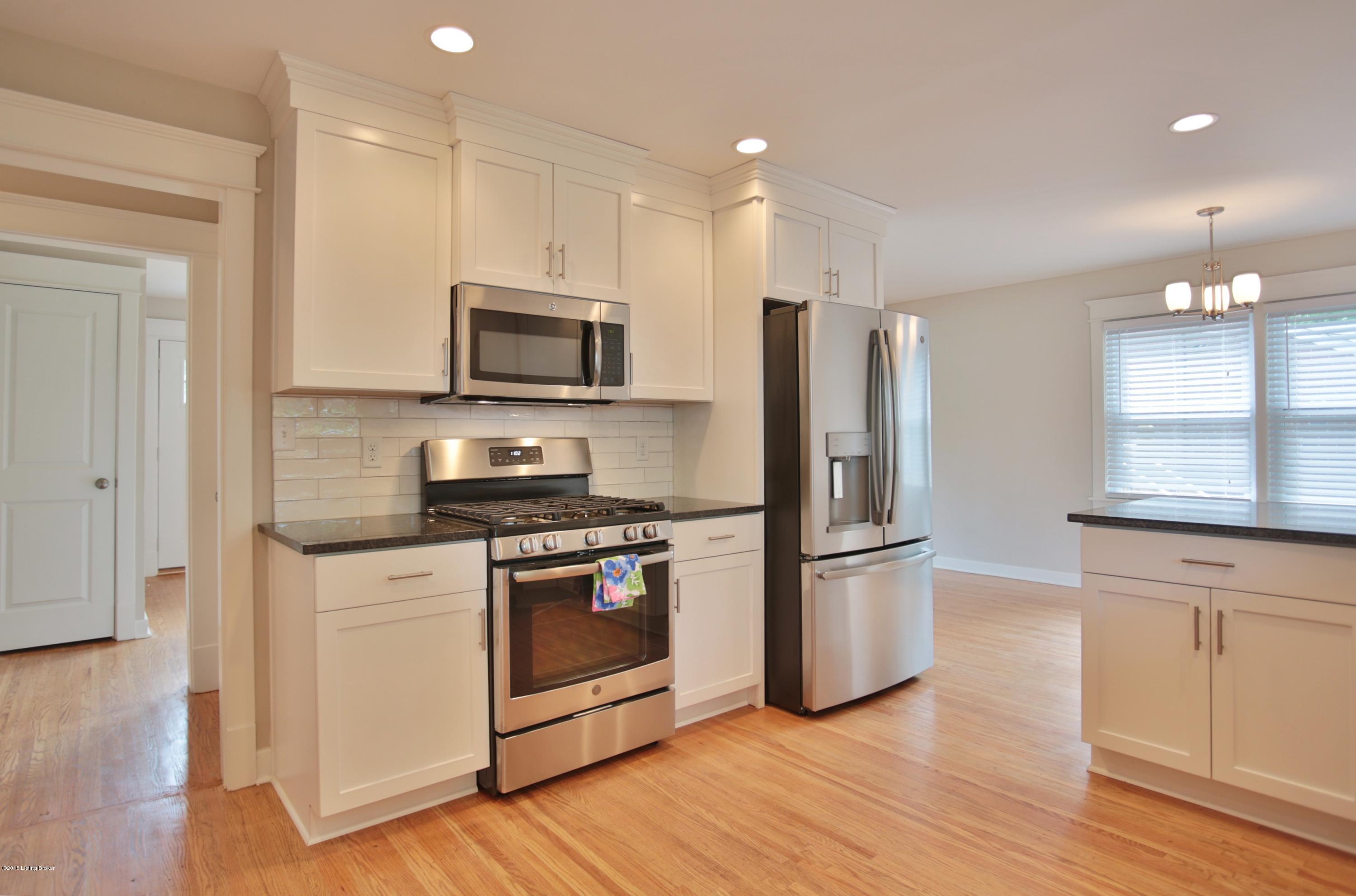 218 Hemingway Road Louisville, KY 40207 - Photo 32 of 52 32