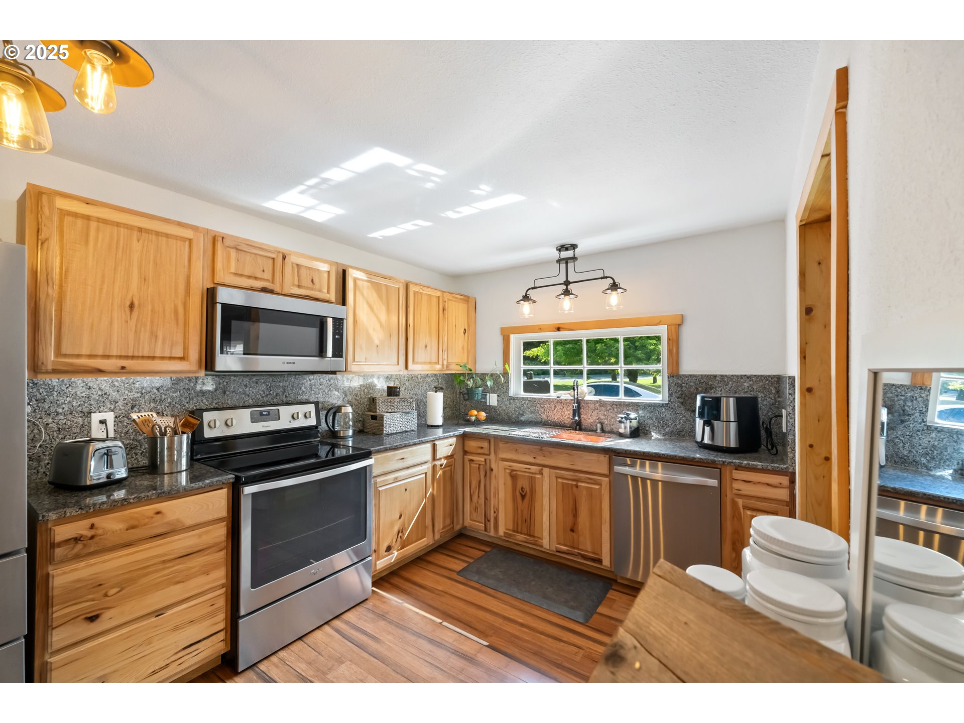 99996 Lone Pine Lane Myrtle Point, OR 97458 - Photo 13 of 47