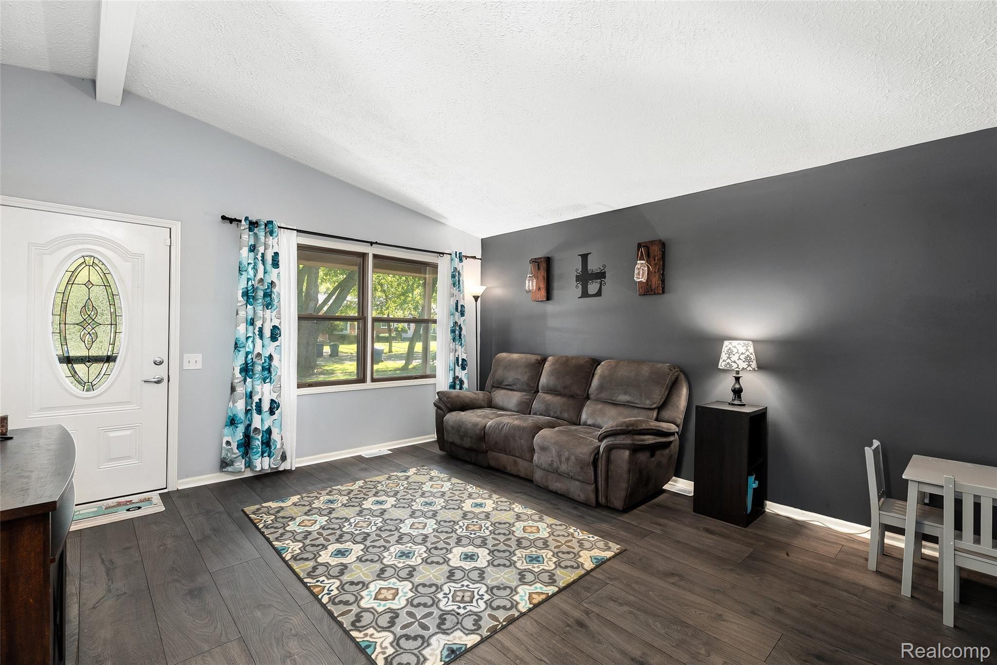 212 Riviera Terrace Waterford, MI 48328 - Photo 11 of 33 11.Living