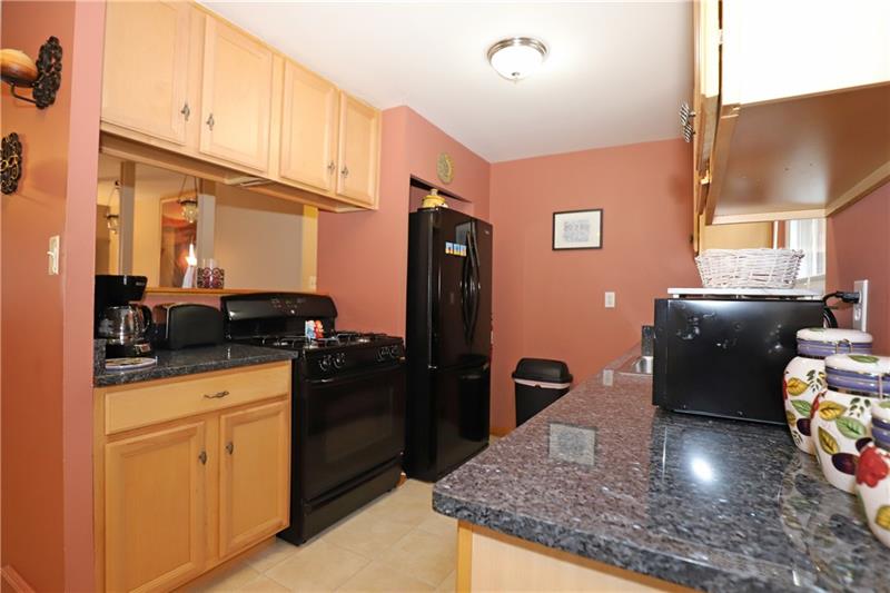 921 Colonial Manor Road North Huntingdon, PA 15642 - Photo 9 of 25 Gallery Image 9