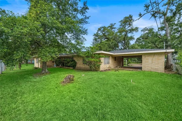a view of a house with a back yard