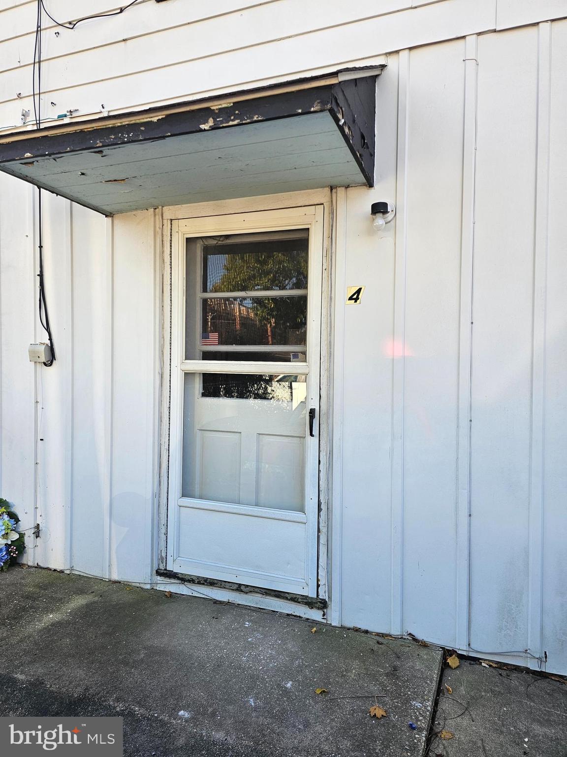 303 Delaware Circle, Unit 4 Newark, DE 19711 - Photo 2 of 14 a view of a utility room