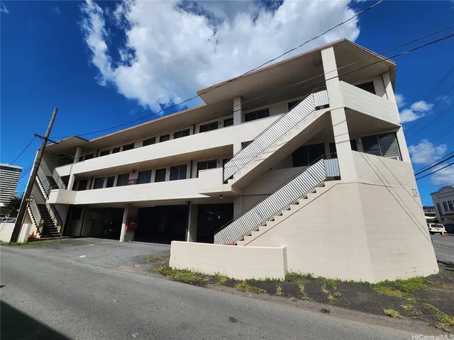 $1,400 | 2241 Young Street, Unit 4, Honolulu, HI 96826