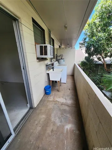 $1,400 | 2241 Young Street, Unit 4, Honolulu, HI 96826