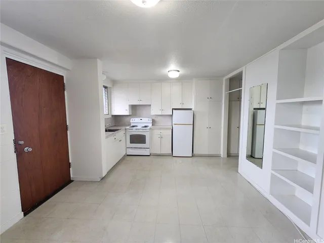 $1,400 | 2241 Young Street, Unit 4, Honolulu, HI 96826
