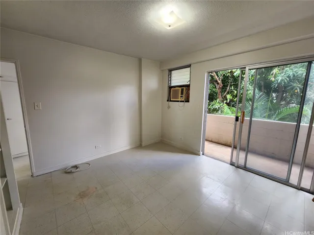 $1,400 | 2241 Young Street, Unit 4, Honolulu, HI 96826