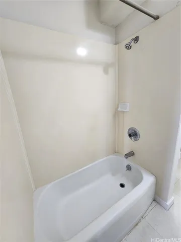 $1,400 | 2241 Young Street, Unit 4, Honolulu, HI 96826