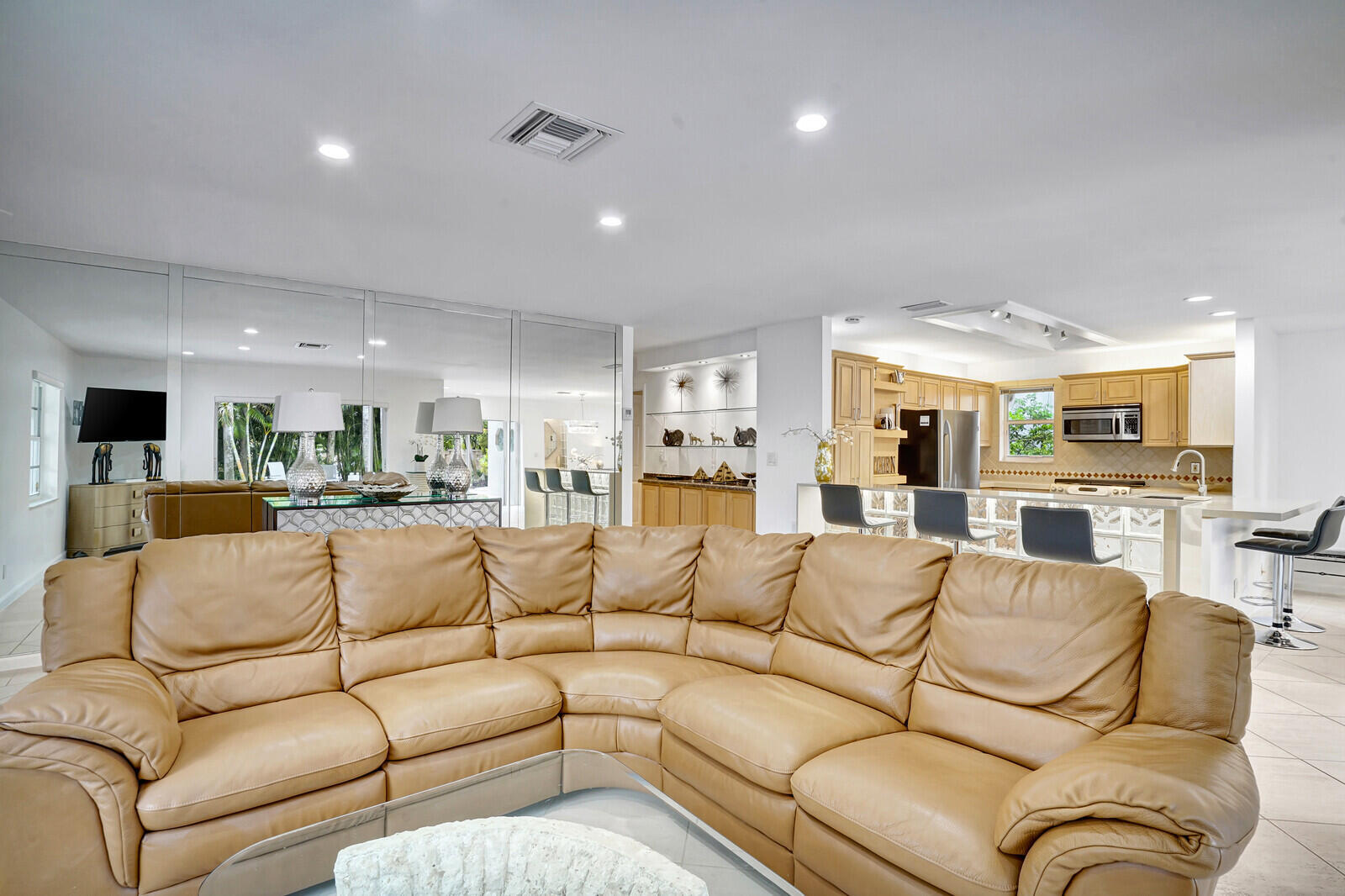 290 East Fern Drive Boca Raton, FL 33432 - Photo 9 of 51 Living Room