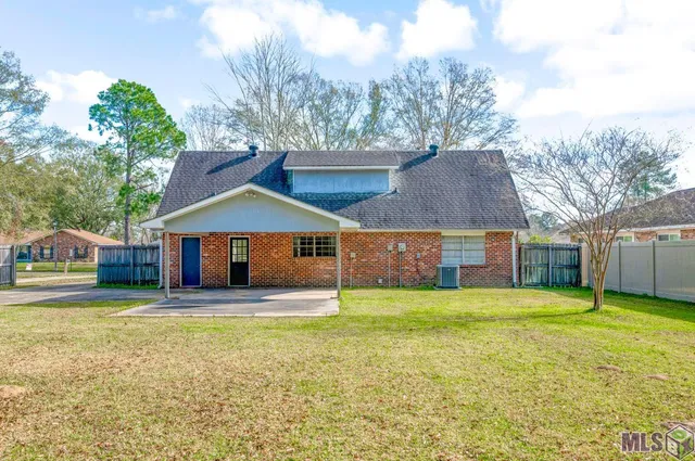 $249,900 | 919 Willow Brook Avenue, Denham Springs, LA 70726