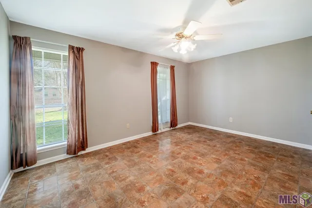 $249,900 | 919 Willow Brook Avenue, Denham Springs, LA 70726