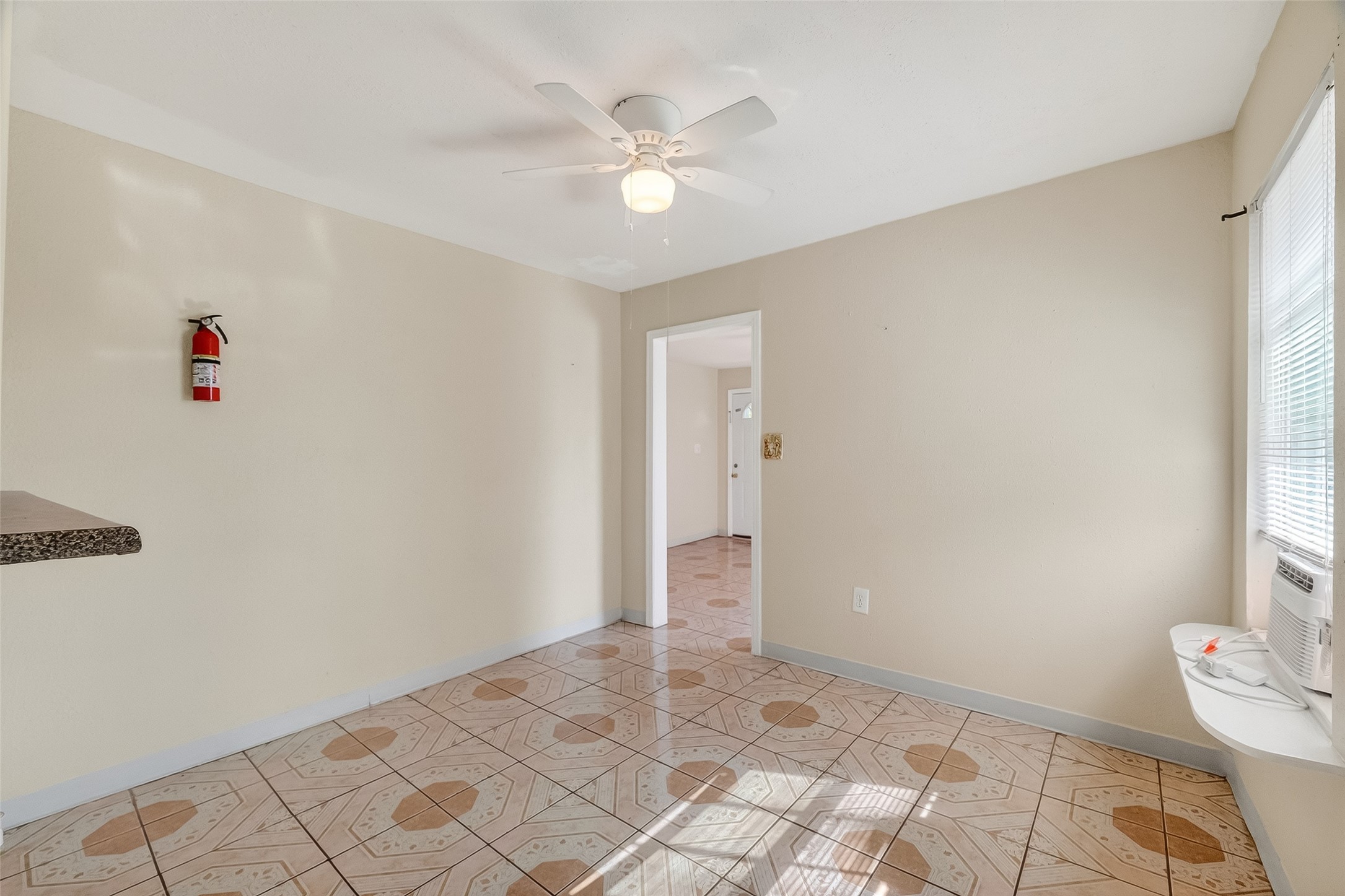 968 Garapan Street Houston, TX 77091 - Photo 11 of 40 a view of an empty room