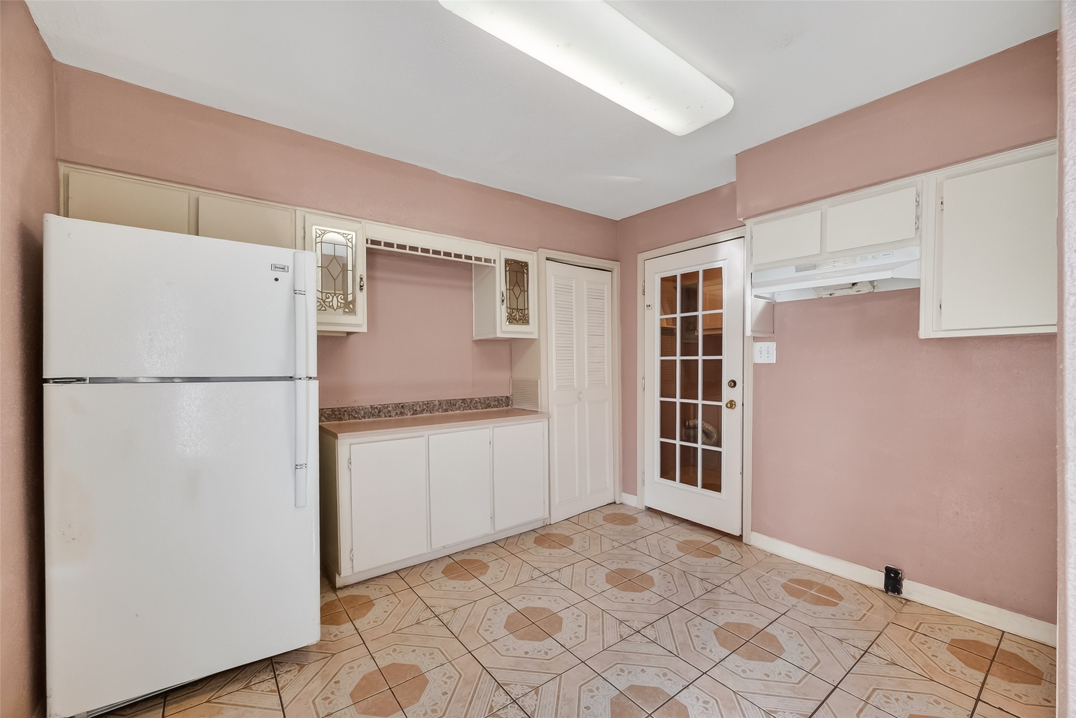 968 Garapan Street Houston, TX 77091 - Photo 13 of 40 a kitchen with granite countertop a refrigerator and a stove top oven