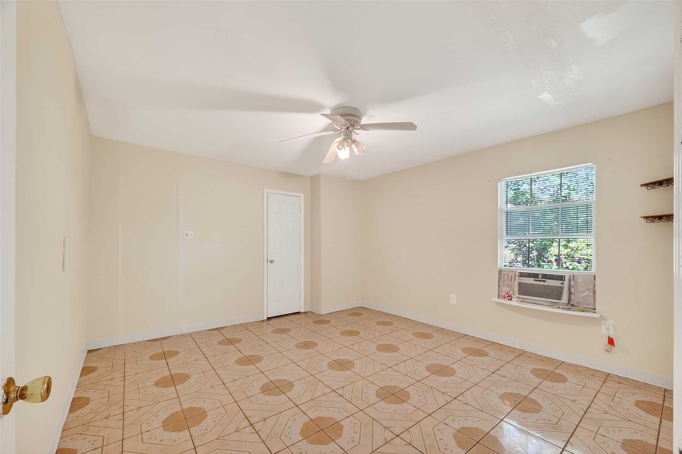 968 Garapan Street Houston, TX 77091 - Photo 20 of 40 a view of an empty room and a window