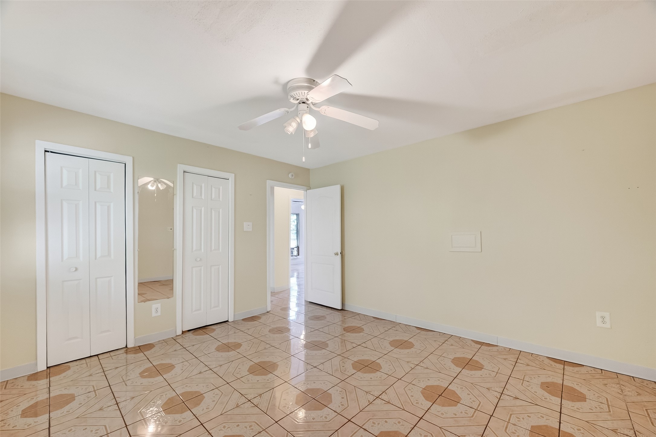 968 Garapan Street Houston, TX 77091 - Photo 22 of 40 a view of an empty room