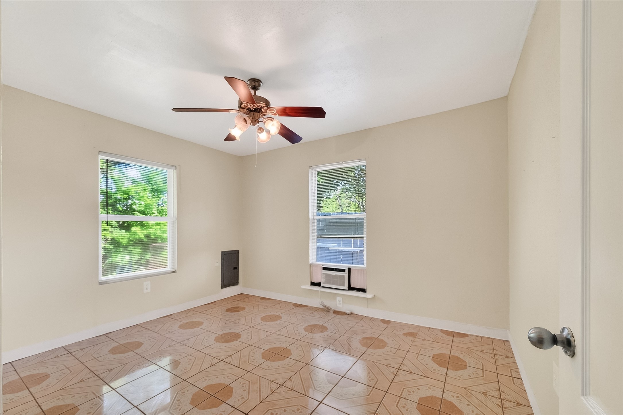 968 Garapan Street Houston, TX 77091 - Photo 24 of 40 a view of a livingroom with a window