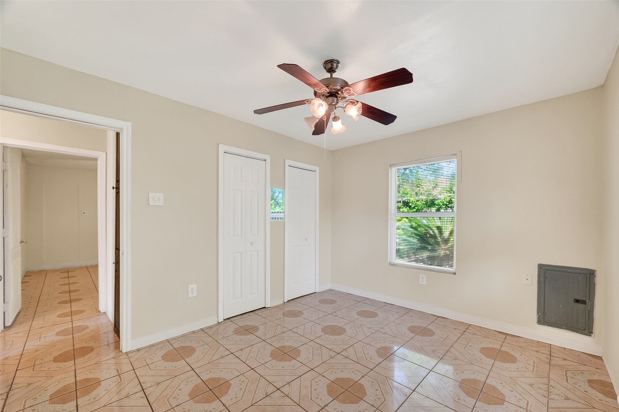 968 Garapan Street Houston, TX 77091 - Photo 25 of 40 a view of an empty room with a window