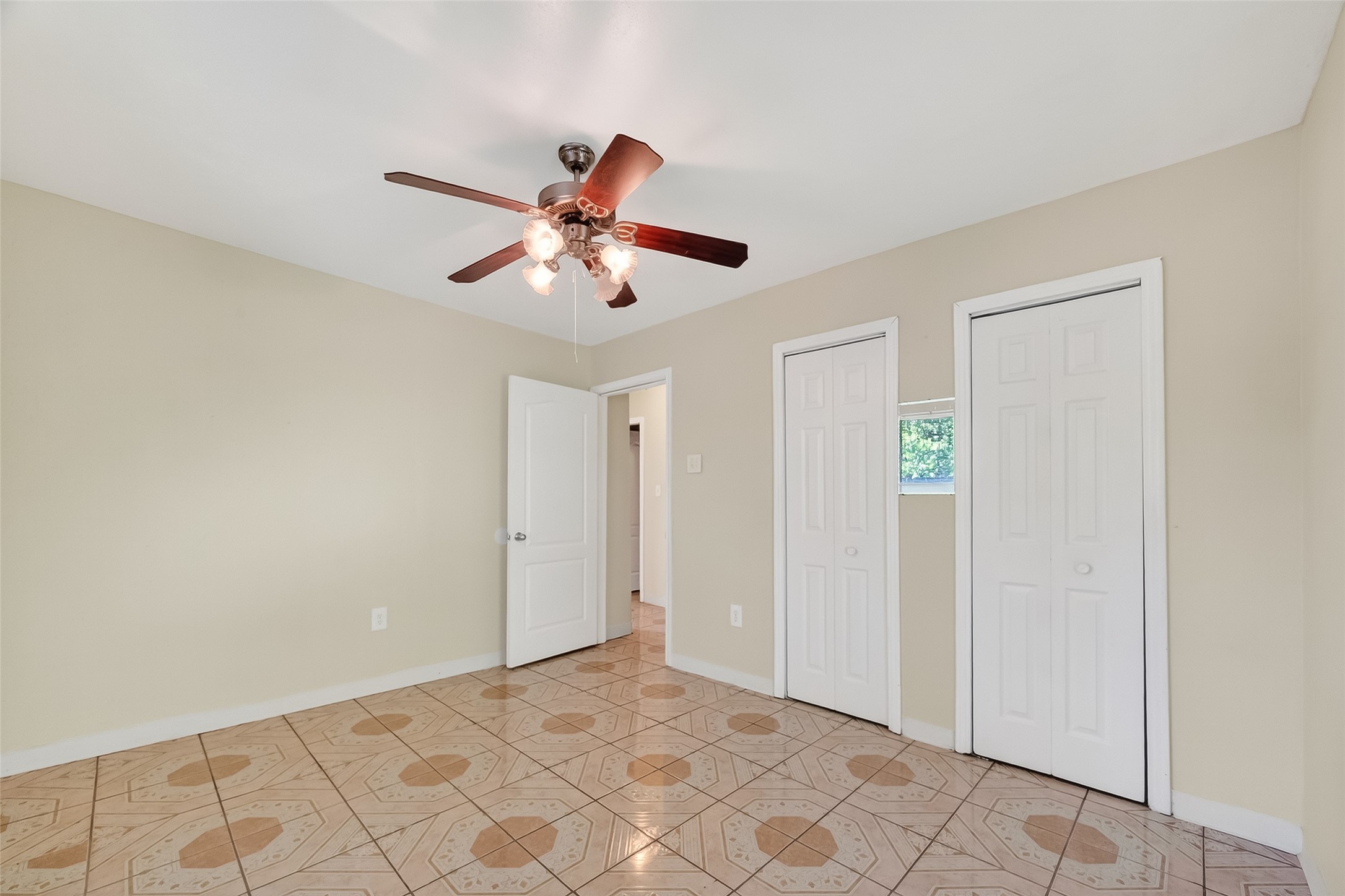 968 Garapan Street Houston, TX 77091 - Photo 26 of 40 a view of an empty room