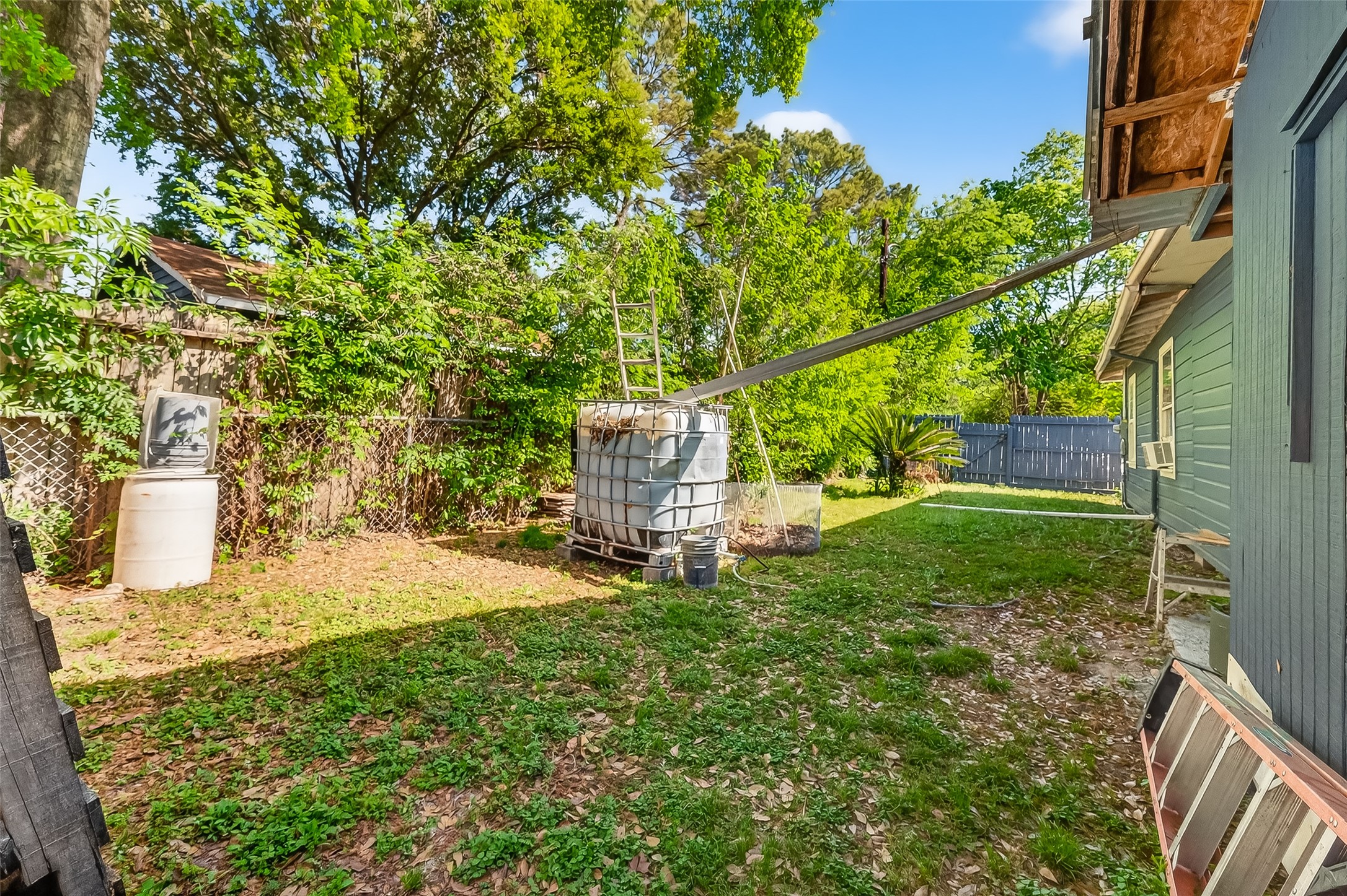 968 Garapan Street Houston, TX 77091 - Photo 31 of 40 a view of a yard with plants and a bench
