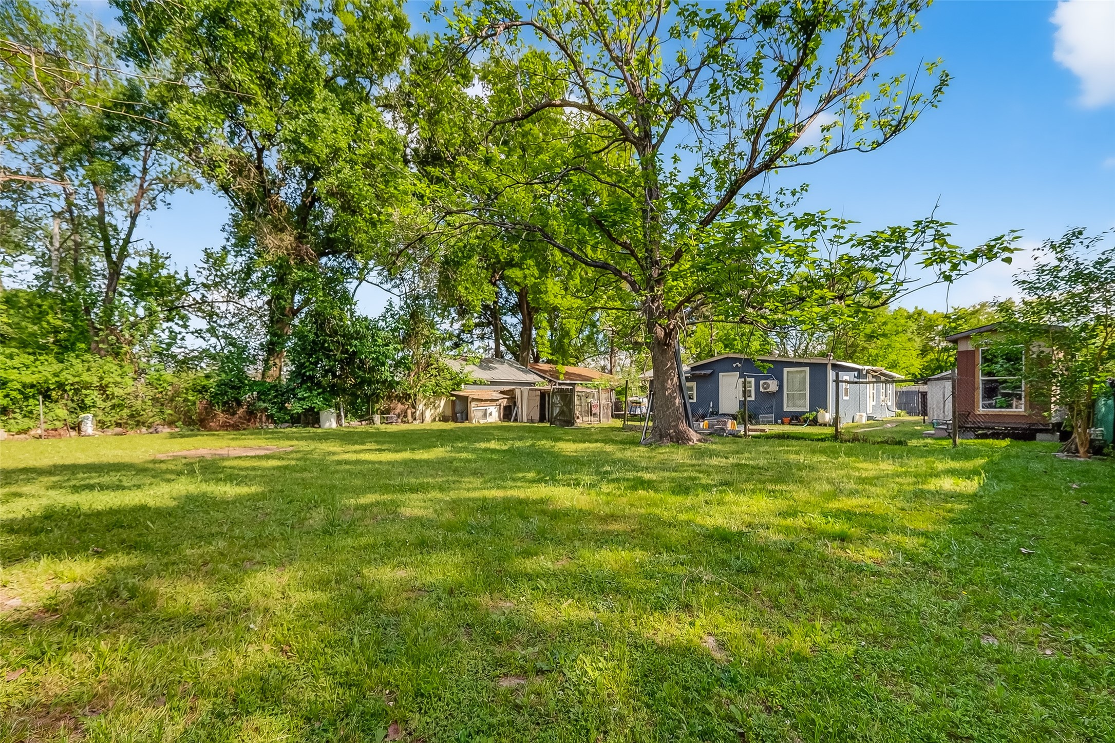 968 Garapan Street Houston, TX 77091 - Photo 36 of 40 a front view of a house with a garden