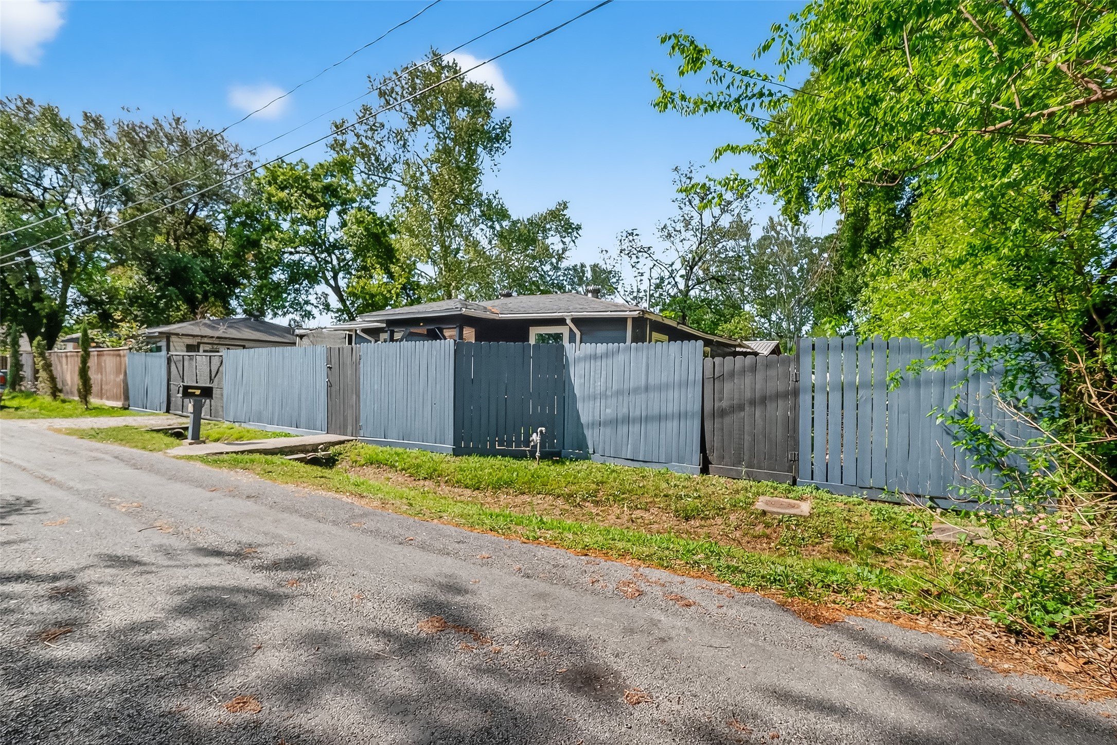 968 Garapan Street Houston, TX 77091 - Photo 40 of 40 a view of swimming pool with a backyard