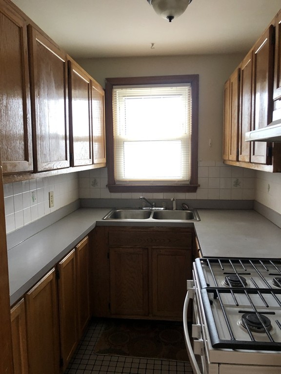 357 South Oxford Street Fall River, MA 02721 - Photo 13 of 17 Gallery Image 13