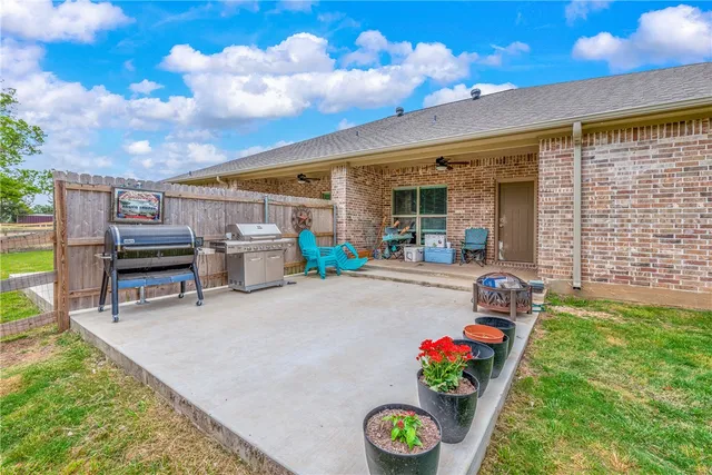$2,185 | 4011 Golden Eagle Drive, Unit B, Bryan, TX 77808