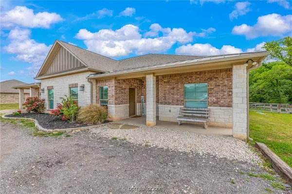 $2,125 | 4011 Golden Eagle Drive, Unit B, Bryan, TX 77808