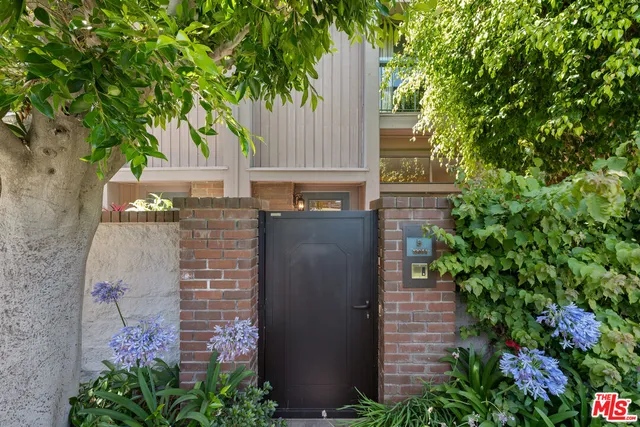 $5,750 | 13044 Mindanao Way, Unit 5, Marina del Rey, CA 90292