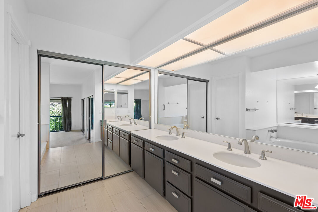 13044 Mindanao Way, Unit 5 Marina del Rey, CA 90292 - Photo 13 of 24