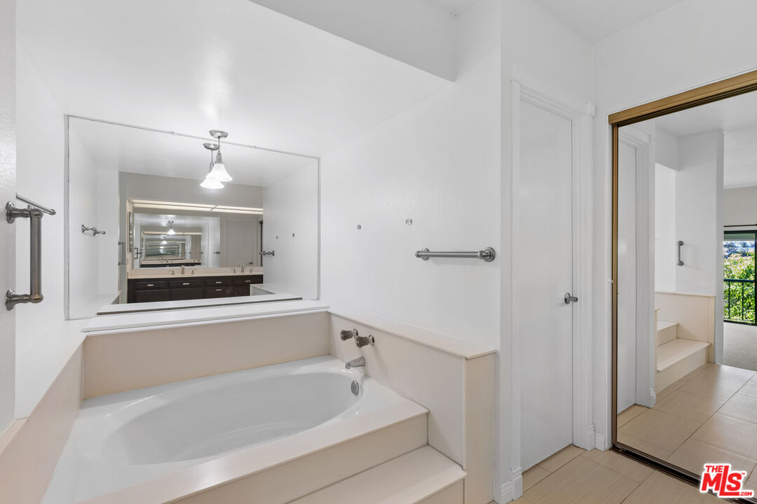 13044 Mindanao Way, Unit 5 Marina del Rey, CA 90292 - Photo 14 of 24