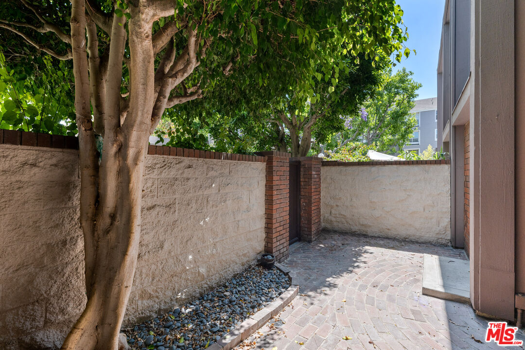 13044 Mindanao Way, Unit 5 Marina del Rey, CA 90292 - Photo 19 of 24