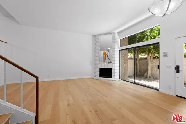 $5,750 | 13044 Mindanao Way, Unit 5, Marina del Rey, CA 90292