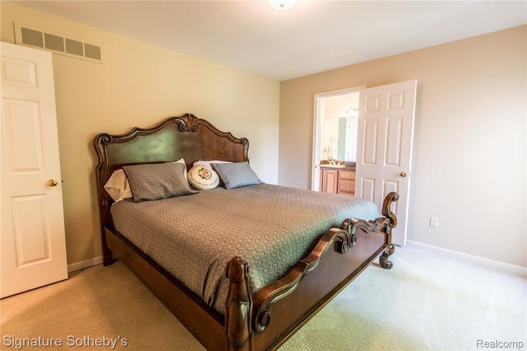 1650 Scenic Hollow Rochester, MI 48306 - Photo 42 of 60 JACK & JILL BEDROOM #1