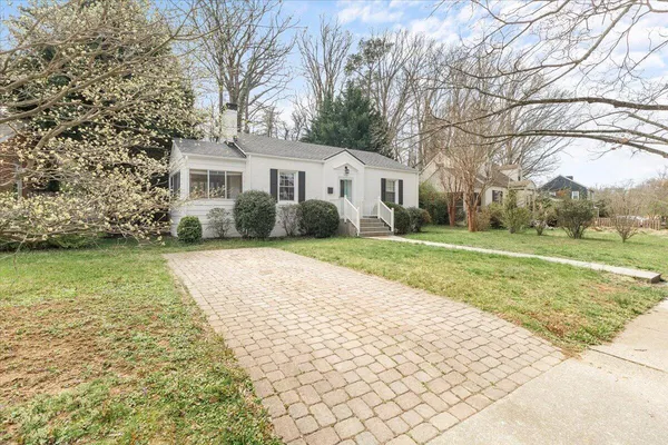 $1,695 | 1868 Carlton Road Southwest, Roanoke, VA 24015