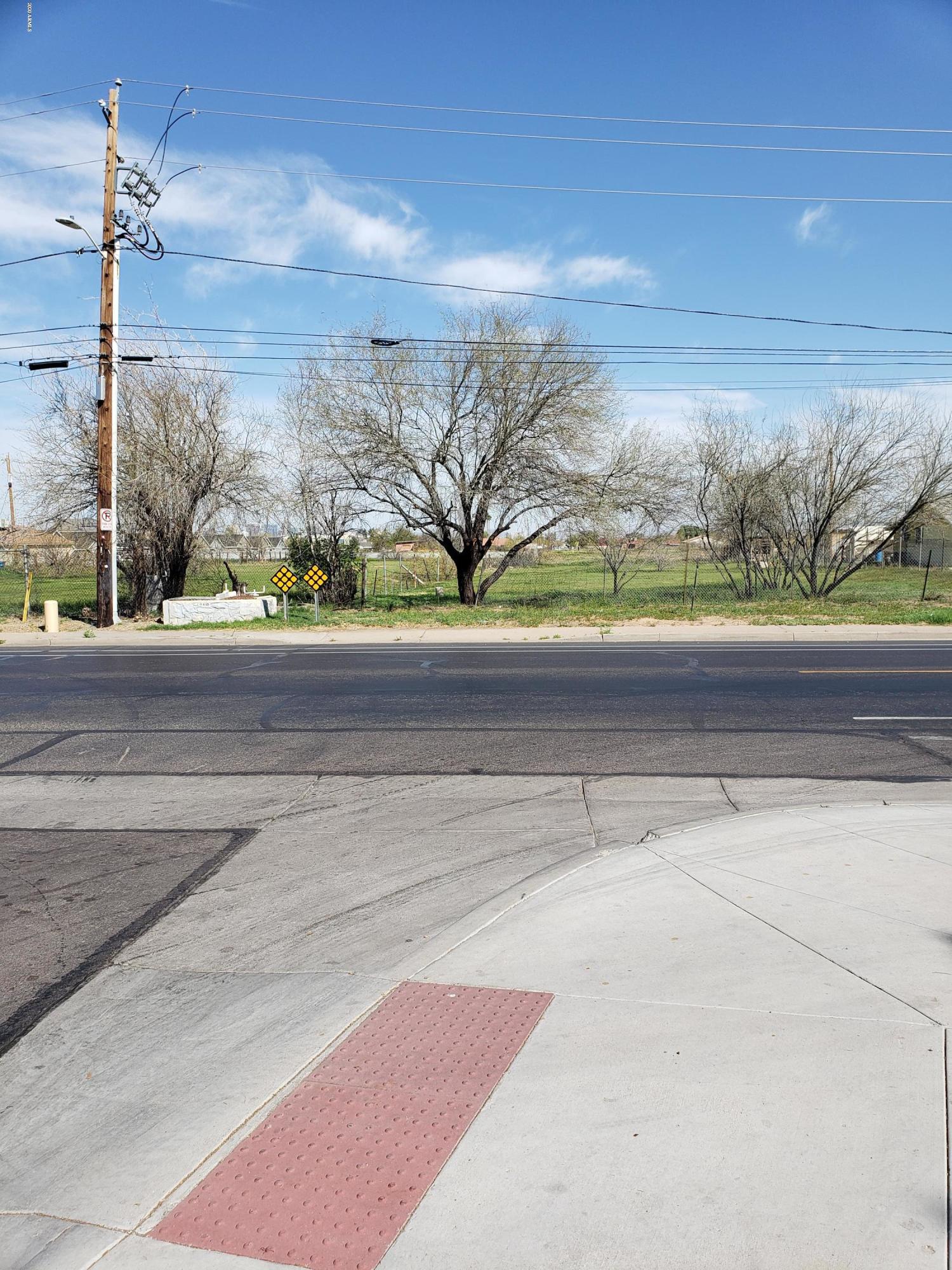 1204 East Roeser Road Phoenix, AZ 85040 - Photo 2 of 10 Front of Property on Roeser