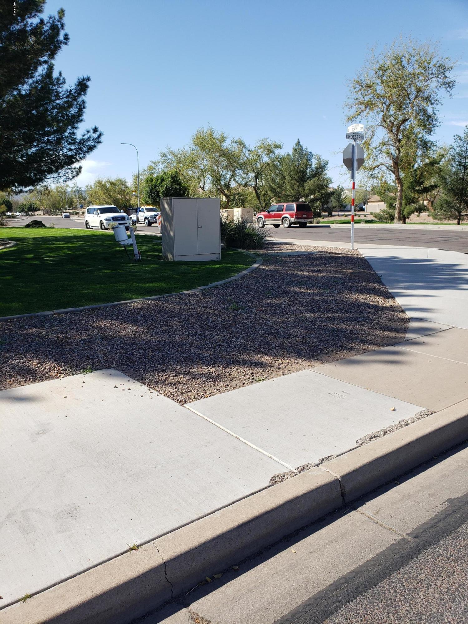 1204 East Roeser Road Phoenix, AZ 85040 - Photo 6 of 10 Across the Street from Subject Property