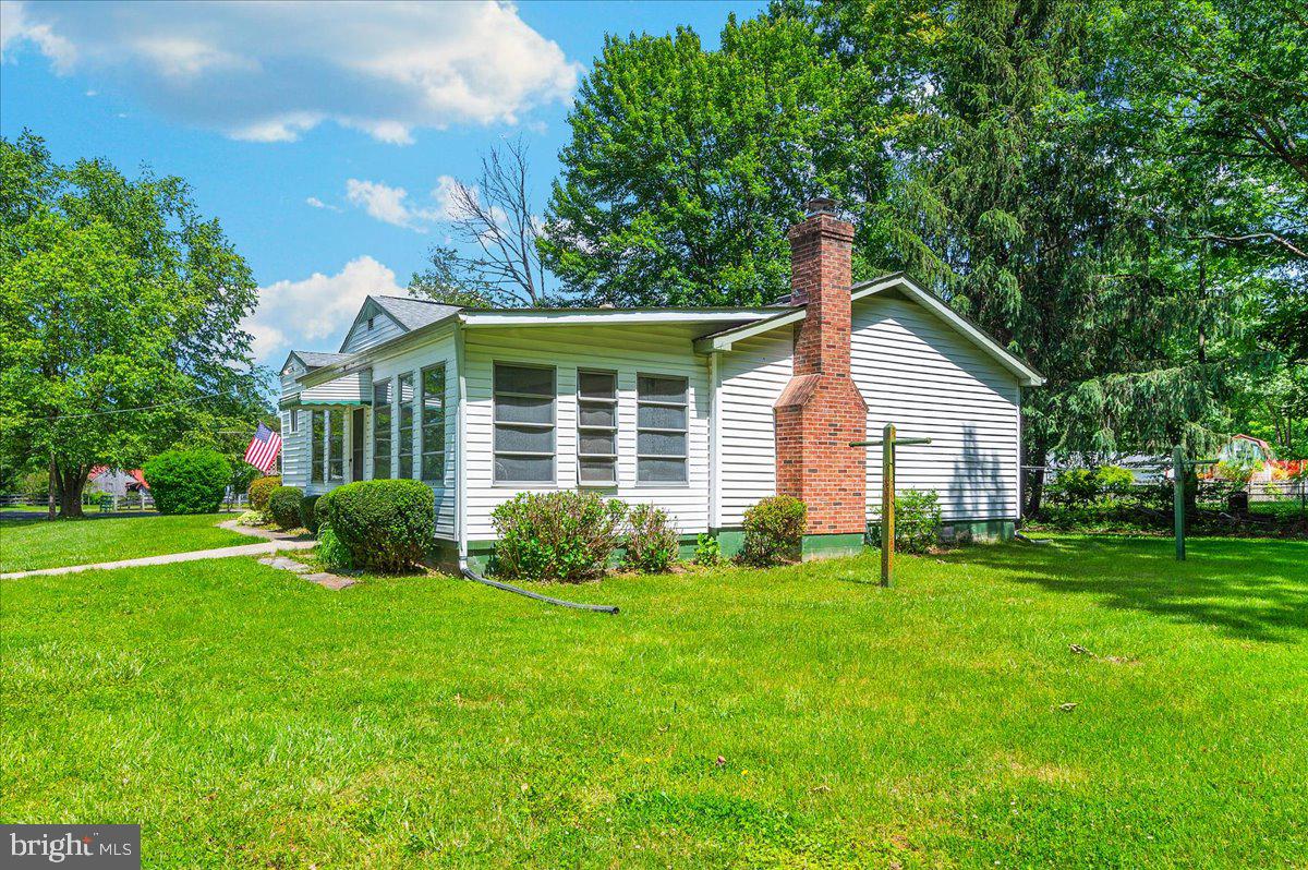 6109 Ford Road Frederick, MD 21702 - Photo 37 of 59 a view of a house with a yard