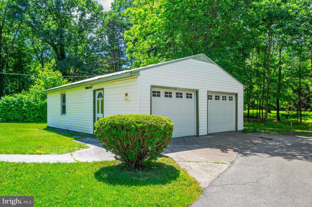 6109 Ford Road Frederick, MD 21702 - Photo 45 of 59 a front view of a house with garden