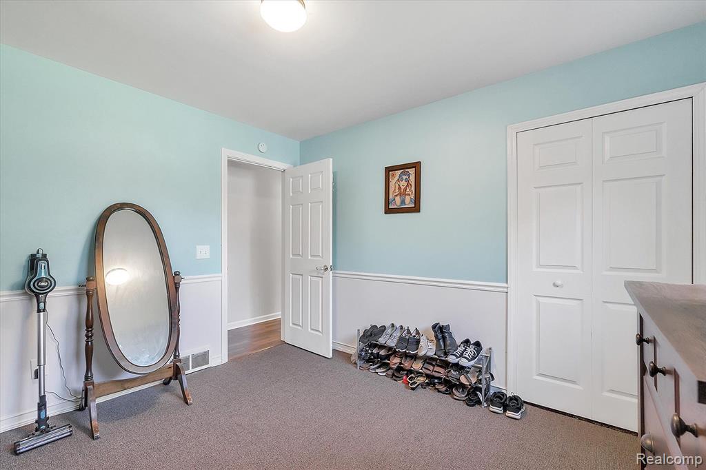 335 East River Road Flushing, MI 48433 - Photo 12 of 40