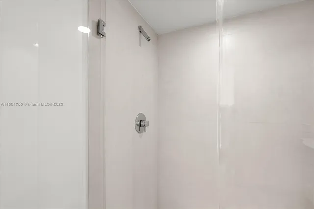 $1,250,000 | 485 Brickell Avenue, Unit 4410, Miami, FL 33131