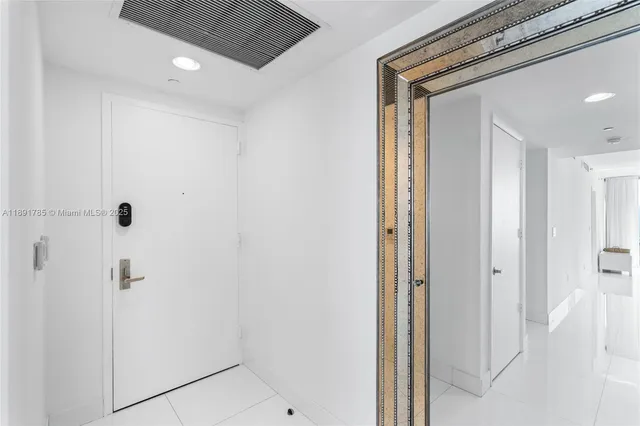 $1,250,000 | 485 Brickell Avenue, Unit 4410, Miami, FL 33131