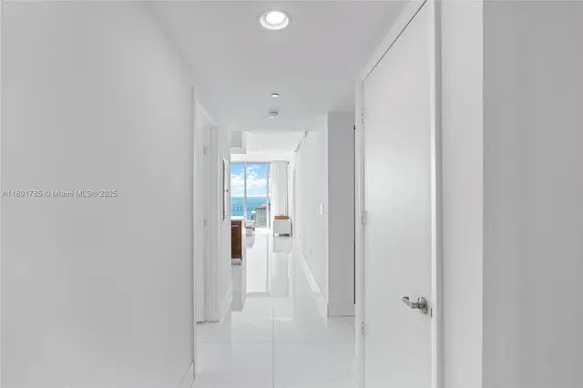 $1,250,000 | 485 Brickell Avenue, Unit 4410, Miami, FL 33131