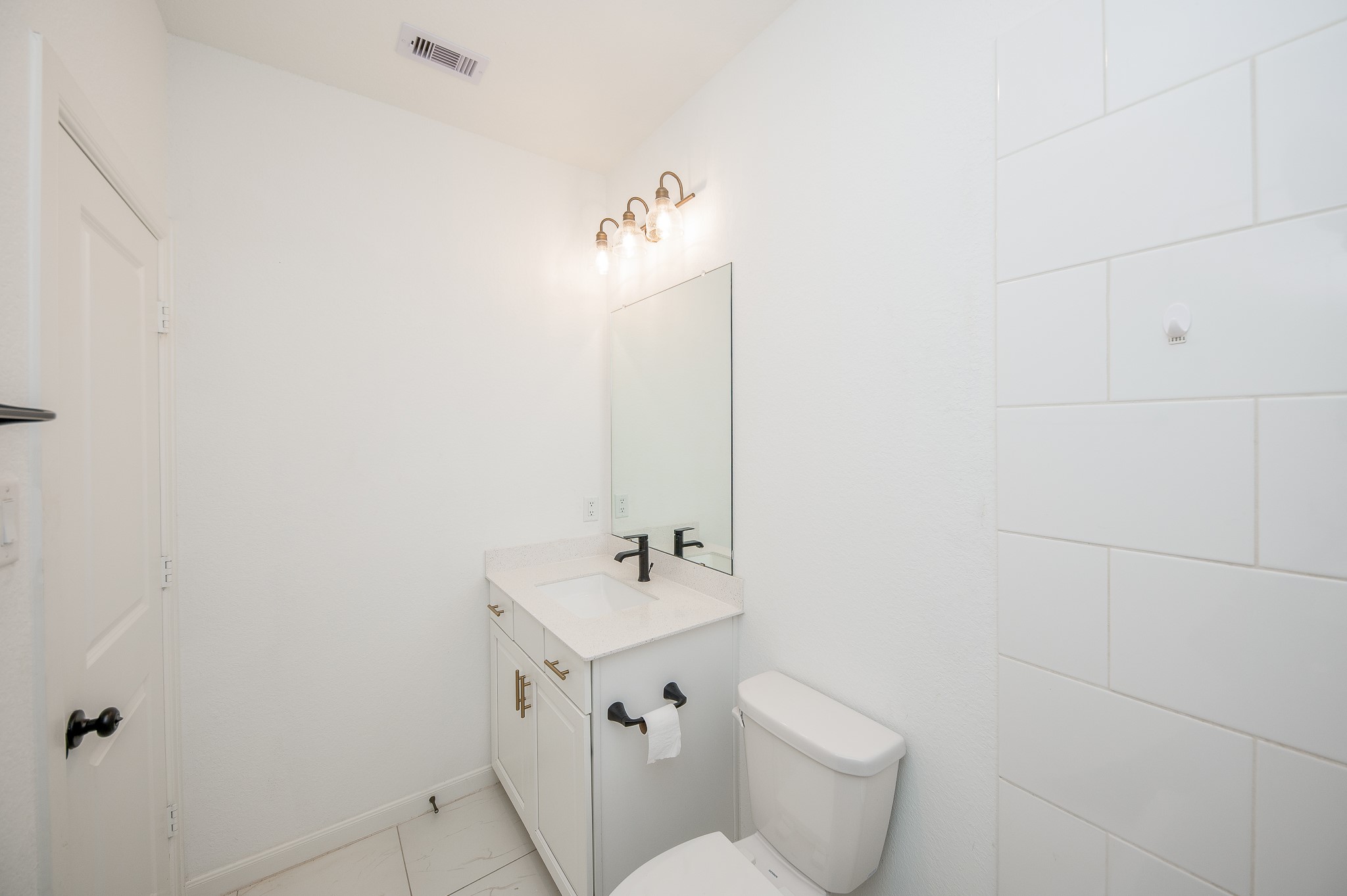 42514 Summer Crst Road Magnolia, TX 77354 - Photo 41 of 50 a bathroom with a toilet sink and mirror
