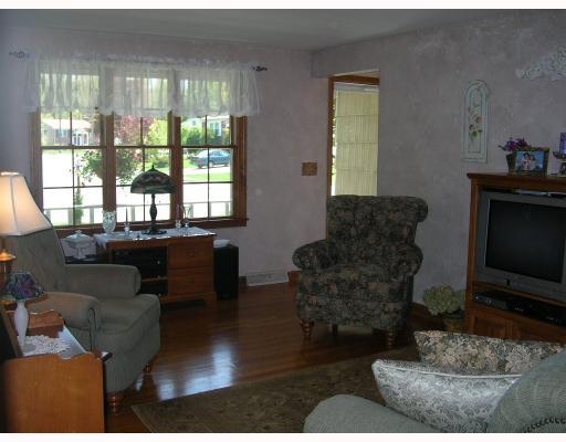 546 Walnut Hill Road Woonsocket, RI 02895 - Photo 2 of 8 Living Room.
