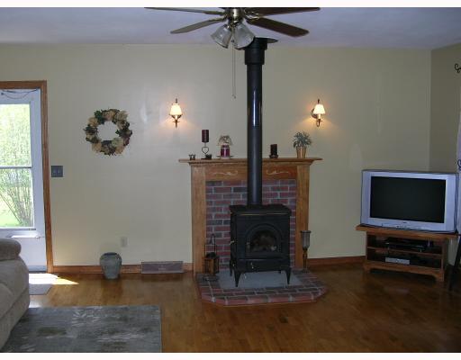 546 Walnut Hill Road Woonsocket, RI 02895 - Photo 3 of 8 Living Room.